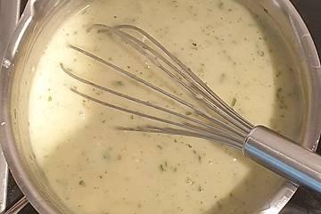 Einfach perfekt: Rezept für selbstgemachte Kräutersoße Einfach perfekt: Rezept für selbstgemachte Kräutersoße