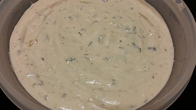 Vegane Variante: So gelingt die perfekte Kräutersoße selbst gemacht Vegane Variante: So gelingt die perfekte Kräutersoße selbst gemacht