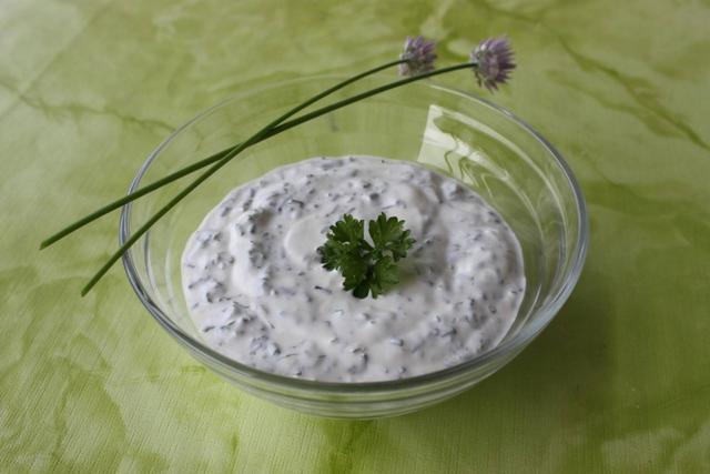 Genießer aufgepasst: Selbstgemachte Kräutersoße zum Verlieben Genießer aufgepasst: Selbstgemachte Kräutersoße zum Verlieben