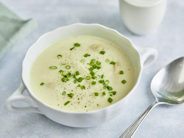 Schnelles und einfaches Rezept für Spargelcremesuppe Schnelles und einfaches Rezept für Spargelcremesuppe
