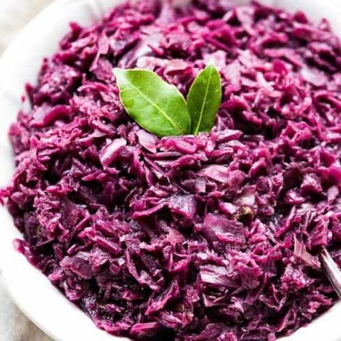 Perfektes Wintergemüse: So gelingt dir selbst gemachter Rotkohl wie früher Perfektes Wintergemüse: So gelingt dir selbst gemachter Rotkohl wie früher