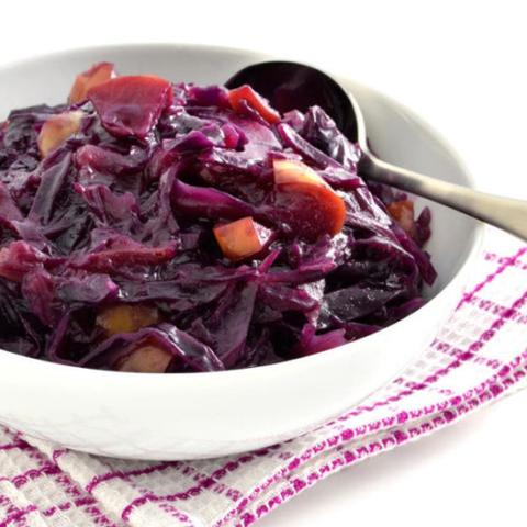 Von Omas Küche inspiriert: Das beste Rezept für selbst gemachten Rotkohl Von Omas Küche inspiriert: Das beste Rezept für selbst gemachten Rotkohl