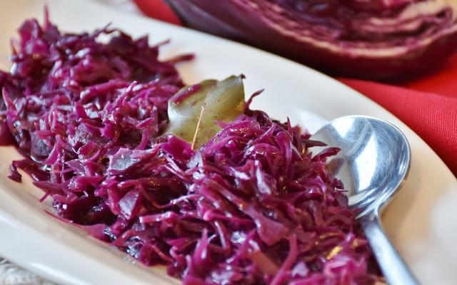 Rotkraut ohne raffinierten Zucker zubereiten - gesund und köstlich!