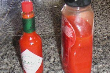 Schärfen Sie Ihre Gerichte mit selbstgemachtem Tabasco: Eine Anleitung Schärfen Sie Ihre Gerichte mit selbstgemachtem Tabasco: Eine Anleitung