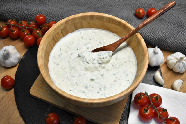 Köstliches Tzatziki selber machen - einfaches Rezept Köstliches Tzatziki selber machen - einfaches Rezept