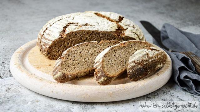 Knuspriges Roggen Vollkornbrot mit weicher Kruste - Rezept zum Nachmachen Knuspriges Roggen Vollkornbrot mit weicher Kruste - Rezept zum Nachmachen