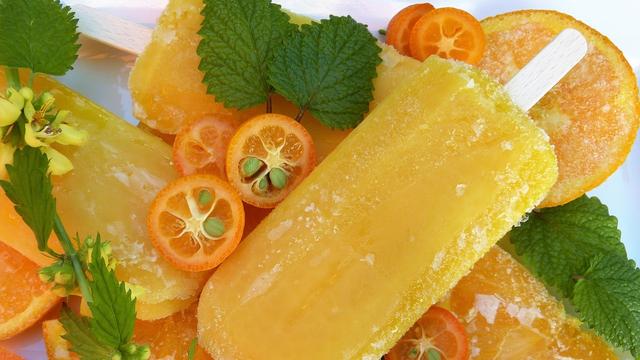 Wassereis ohne Eismaschine: Leckere DIY-Rezepte für heiße Tage Wassereis ohne Eismaschine: Leckere DIY-Rezepte für heiße Tage