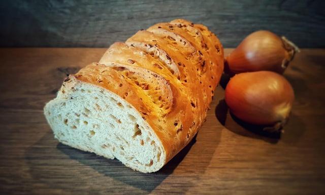 Einfache Anleitung zum Selberbacken von Zwiebelbrot Einfache Anleitung zum Selberbacken von Zwiebelbrot