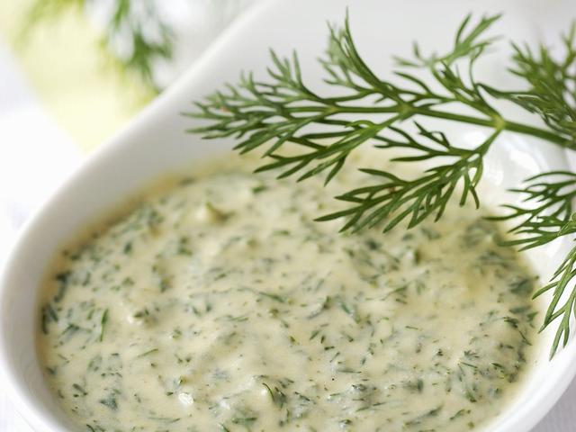 Selbstgemachte Dillsoße: Schnell, einfach und lecker! Selbstgemachte Dillsoße: Schnell, einfach und lecker!