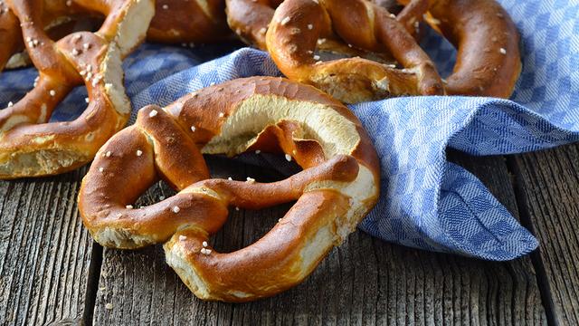 Schritt-für-Schritt-Anleitung: Laugenbrezel selbst backen