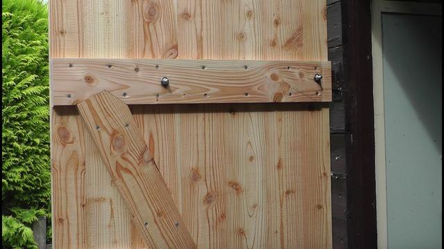 Holztür selber machen: Eine einfache Anleitung für eine Brettertür Holztür selber machen: Eine einfache Anleitung für eine Brettertür