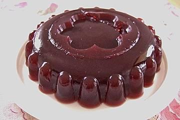 Kreativer Genuss: Wackelpudding in Gugelhupfform oder Dessertgläsern Kreativer Genuss: Wackelpudding in Gugelhupfform oder Dessertgläsern