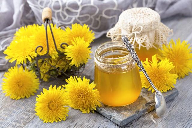 Leckerer Löwenzahn-Honig: Einfaches Rezept zum Selbermachen Leckerer Löwenzahn-Honig: Einfaches Rezept zum Selbermachen