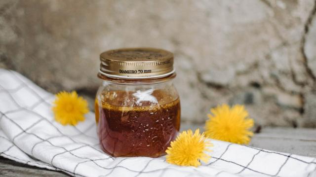 Entdecke die Vielfalt der Honigersatzsorten: Selbstgemachter Löwenzahnhonig Entdecke die Vielfalt der Honigersatzsorten: Selbstgemachter Löwenzahnhonig