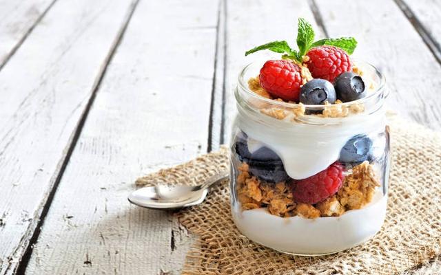 Einfache und gesunde Optionen: Was du mit Magerquark am Abend mischen kannst