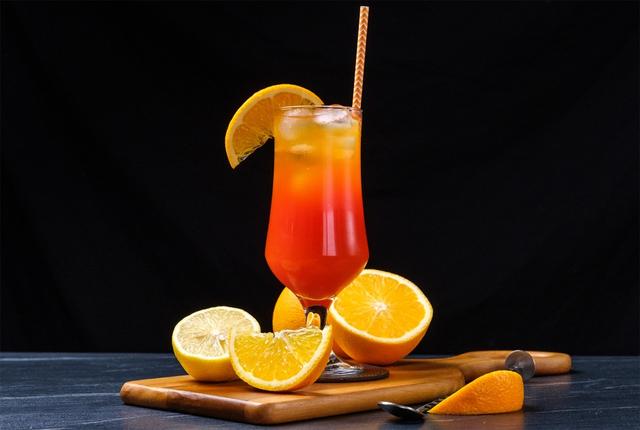 Genussvolle Experimente: Milch als Geheimzutat für leckere Malibu-Cocktails Genussvolle Experimente: Milch als Geheimzutat für leckere Malibu-Cocktails