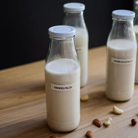 Gesunde DIY-Option: Mandelmilch schnell und einfach zubereiten Gesunde DIY-Option: Mandelmilch schnell und einfach zubereiten