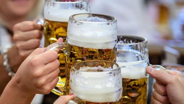 Oktoberfest 2023: Wie teuer ist eine Maß Bier in diesem Jahr? Oktoberfest 2023: Wie teuer ist eine Maß Bier in diesem Jahr?
