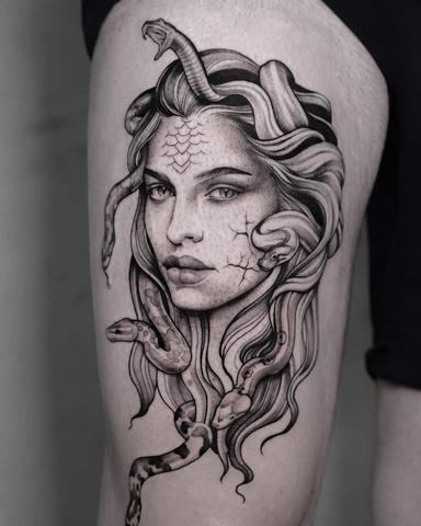 4. Die emotionale Bedeutung von Medusa-Tattoos: Ein Zeichen des Überlebens 4. Die emotionale Bedeutung von Medusa-Tattoos: Ein Zeichen des Überlebens