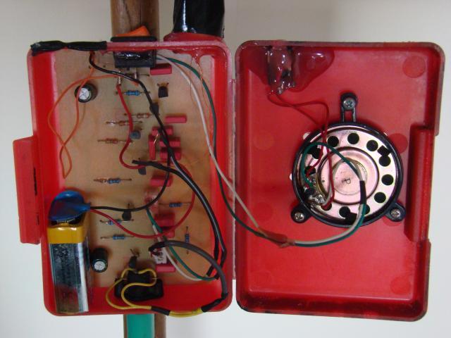 Erfahre, wie du einen funktionierenden Metalldetektor selbst herstellen kannst Erfahre, wie du einen funktionierenden Metalldetektor selbst herstellen kannst