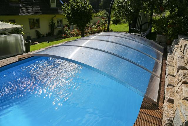 Poolabdeckung nach Maß: Mit FlexiRoof Bausatz selbst gestalten und bauen Poolabdeckung nach Maß: Mit FlexiRoof Bausatz selbst gestalten und bauen