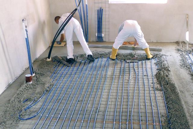 Nassestrich selbst herstellen: Eine einfache Anleitung Nassestrich selbst herstellen: Eine einfache Anleitung