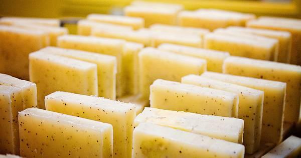 Schritt-für-Schritt Anleitung: Haarseife mit Lauge oder Kernseife selbst sieden Schritt-für-Schritt Anleitung: Haarseife mit Lauge oder Kernseife selbst sieden