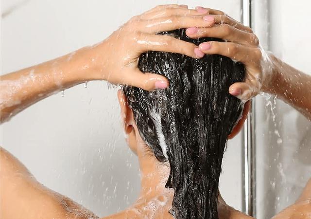 Pflege aus der Küche: Haarspülung selber herstellen leicht gemacht Pflege aus der Küche: Haarspülung selber herstellen leicht gemacht