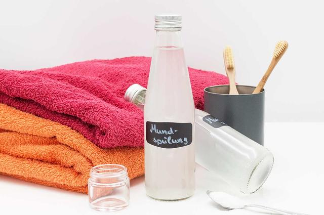 Frischer Atem auf natürliche Weise: Mundspülung selber machen mit diesen Zutaten Frischer Atem auf natürliche Weise: Mundspülung selber machen mit diesen Zutaten