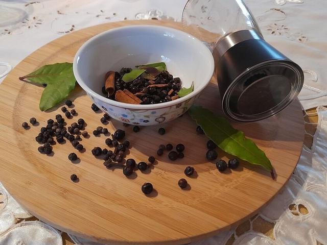 Selbstgemachte Wildgewürze: Die perfekte Würzmischung für herbstliche Gerichte Selbstgemachte Wildgewürze: Die perfekte Würzmischung für herbstliche Gerichte