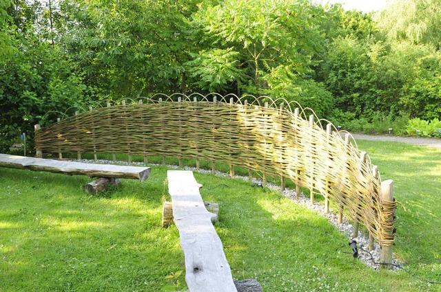 Harmonischer Sichtschutz aus Naturmaterialien: Kreative Ideen zum Selberbauen Harmonischer Sichtschutz aus Naturmaterialien: Kreative Ideen zum Selberbauen