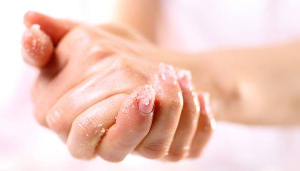 Schöne Hände ohne Aufwand: Selber gemachtes Handpeeling für eine gesunde Haut