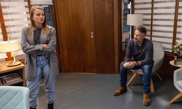 Spannende Entwicklungen in Alles was zählt: Henning gerät in finanzielle Notlage Spannende Entwicklungen in Alles was zählt: Henning gerät in finanzielle Notlage