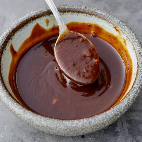 Nie wieder Fertigsoßen: Selbstgemachte Soßen für jeden Geschmack Nie wieder Fertigsoßen: Selbstgemachte Soßen für jeden Geschmack