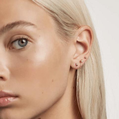 Ohrringe selbst machen: Alles über das eigenständige Stechen von Ohrloch