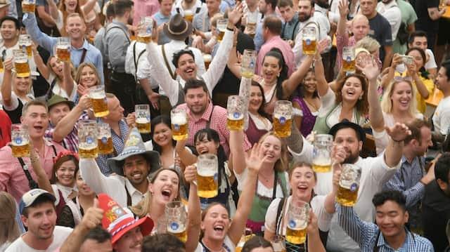 Erste Verletzungen auf dem Oktoberfest - Sanitätsstation behandelt Patienten Erste Verletzungen auf dem Oktoberfest - Sanitätsstation behandelt Patienten