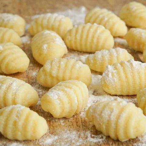 Genieße den Geschmack Italiens: Selbst gemachte original italienische Gnocchi Genieße den Geschmack Italiens: Selbst gemachte original italienische Gnocchi