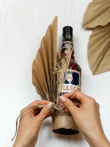 DIY Anleitungen für originelle Flaschenverpackungen zum Selbermachen DIY Anleitungen für originelle Flaschenverpackungen zum Selbermachen