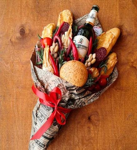 Ein Strauß der besonderen Art: DIY-Anleitung für einen leckeren Wurststrauß Ein Strauß der besonderen Art: DIY-Anleitung für einen leckeren Wurststrauß