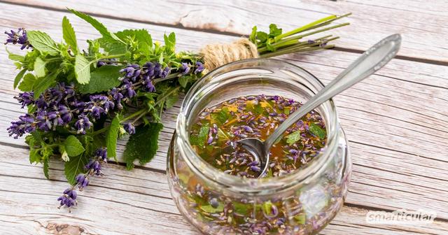 Wirkungsvolle Hausmittel: Oxymel einfach selbst herstellen Wirkungsvolle Hausmittel: Oxymel einfach selbst herstellen