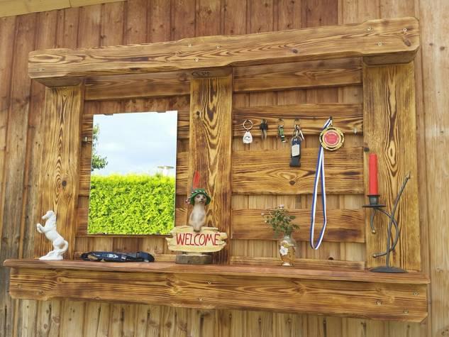 Rustikales Flair: Bauanleitung für ein rustikales Palettenregal mit Spiegel Rustikales Flair: Bauanleitung für ein rustikales Palettenregal mit Spiegel