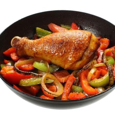 Knusprige Hähnchenschenkel aus dem Ofen: Die richtige Zubereitung Knusprige Hähnchenschenkel aus dem Ofen: Die richtige Zubereitung