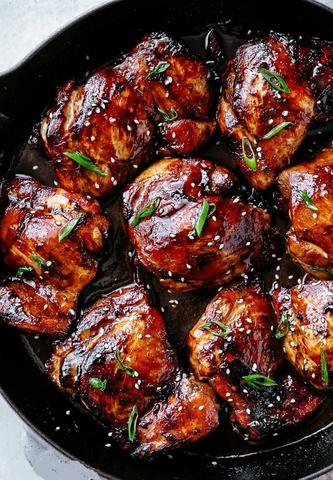 Wie lange müssen Hähnchenschenkel im Ofen bleiben?