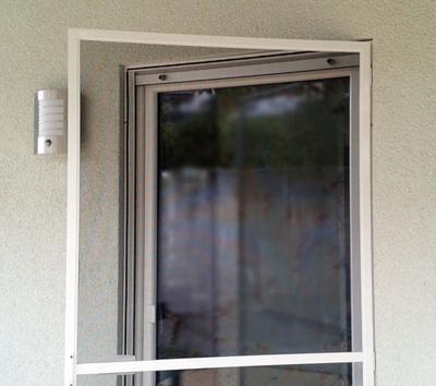 DIY Fliegengittertür: So baust du sie kostengünstig und passgenau selbst DIY Fliegengittertür: So baust du sie kostengünstig und passgenau selbst