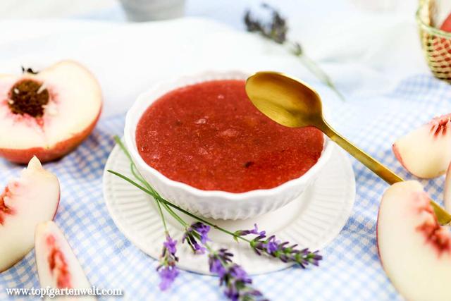 Provence trifft auf den Frühstückstisch: Pfirsichmarmelade mit Minze, Lavendel, Thymian oder einem besonderen Kick Provence trifft auf den Frühstückstisch: Pfirsichmarmelade mit Minze, Lavendel, Thymian oder einem besonderen Kick