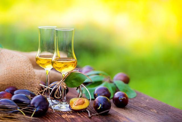 Pflaumenschnaps selber machen leicht gemacht: Schritt-für-Schritt-Anleitung für Anfänger Pflaumenschnaps selber machen leicht gemacht: Schritt-für-Schritt-Anleitung für Anfänger