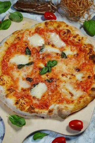 Wie man Pizzateig wie beim Italiener zubereitet