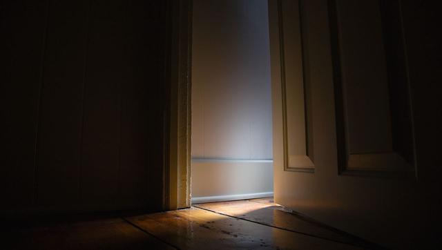 Polizeieinsatz bei Leichenfund in der Wohnung: Was geschieht danach? Polizeieinsatz bei Leichenfund in der Wohnung: Was geschieht danach?