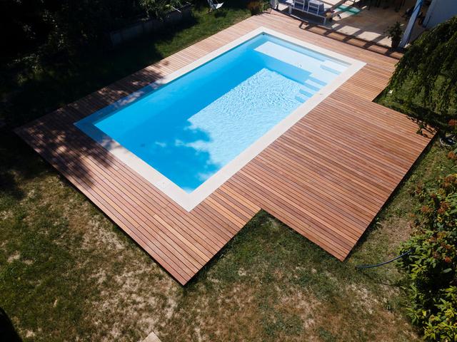 Poolumrandung aus Holz: Die beste Wahl für eine natürliche und rutschfeste Gestaltung Poolumrandung aus Holz: Die beste Wahl für eine natürliche und rutschfeste Gestaltung