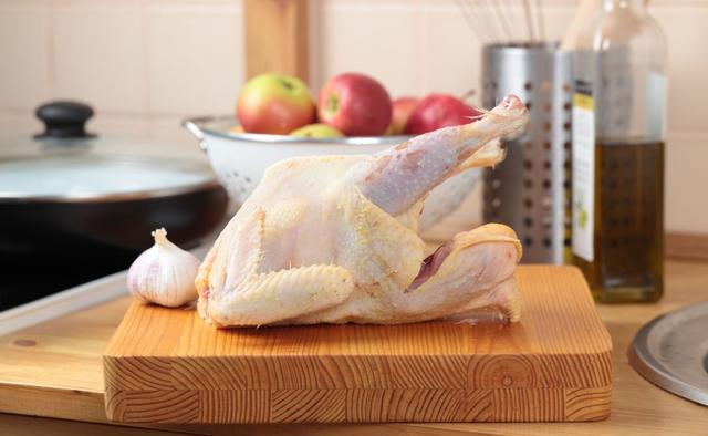 Unterschiede zwischen Hähnchen, Poularden und Suppenhühnern erklärt